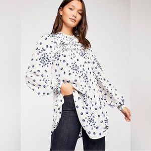 Free people blue/white floral flowers in her hair smocked shirt size XS